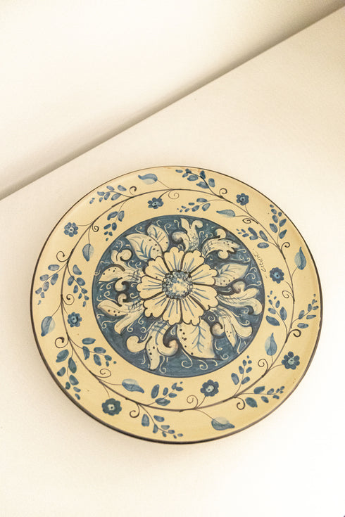 Round blue plate